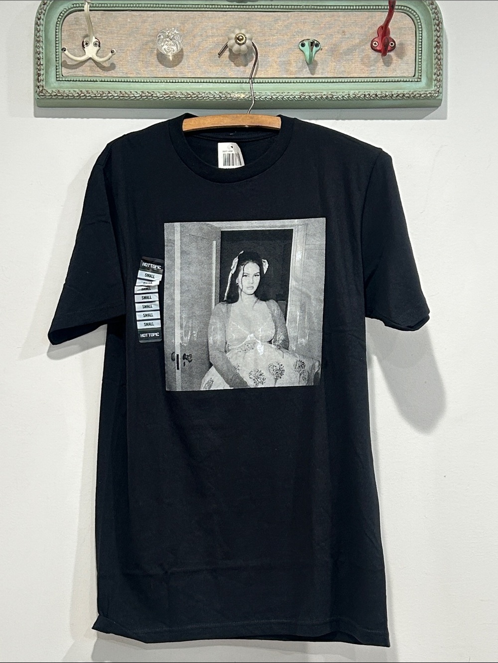 Hot Topic Black Graphic Pop Photo Lana Del Rey Tee with Monochrome Portrait